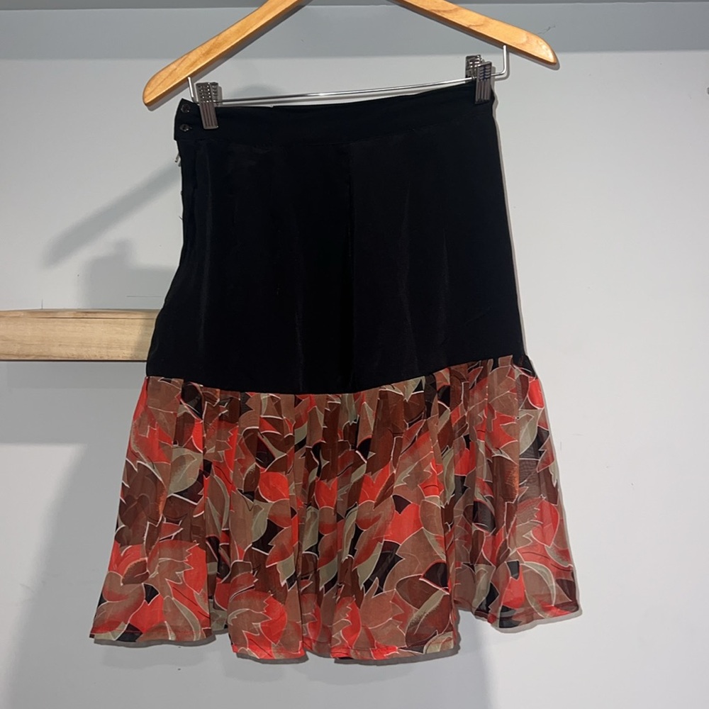Black and red floral sheer skirt - Picture 2 of 2